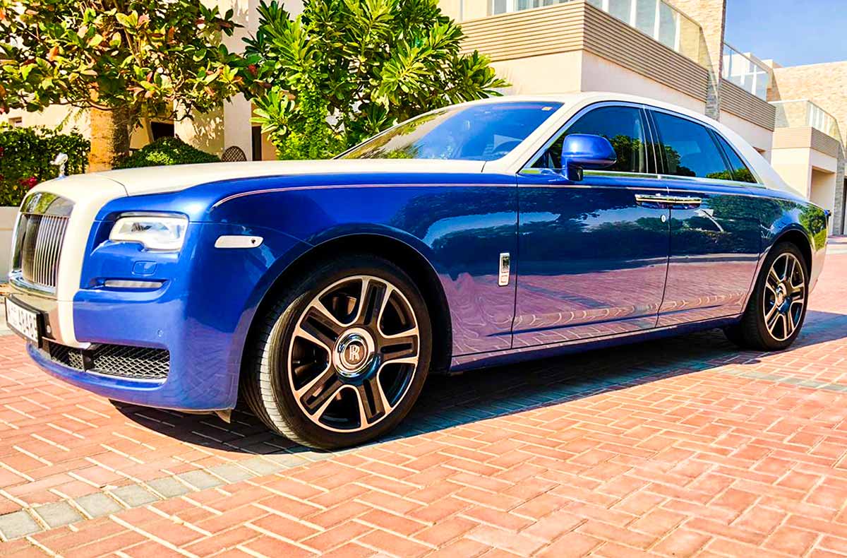 Rent a car with driver in dubai Rolls Royce Ghost